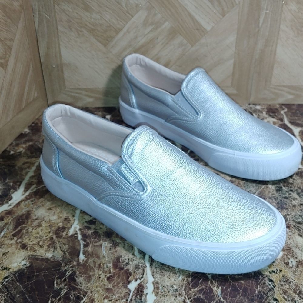 Lutz women slip on shoes sneaker silver size 8.5